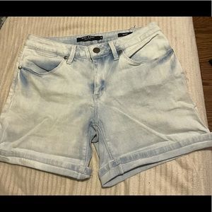 Max Jeans Size 8 midi jean shorts